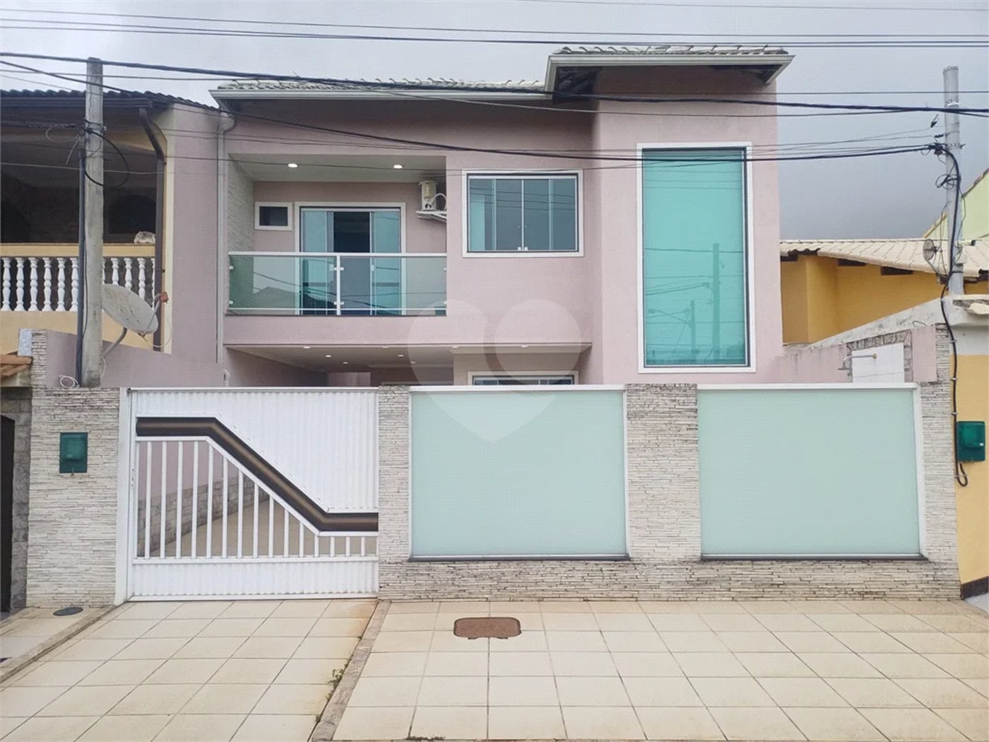 Casa à venda com 3 quartos, sendo 2 suítes, no condomínio Village da Posse, Rio de Janeiro - RJ