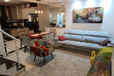 Casa à venda com 3 quartos, sendo 1 suíte, no condomínio Residencial Shekinah, São Paulo - SP