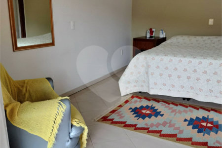 Sobrado à venda com 4 quartos, sendo 2 suítes, em Vila Petrópolis, Atibaia, SP