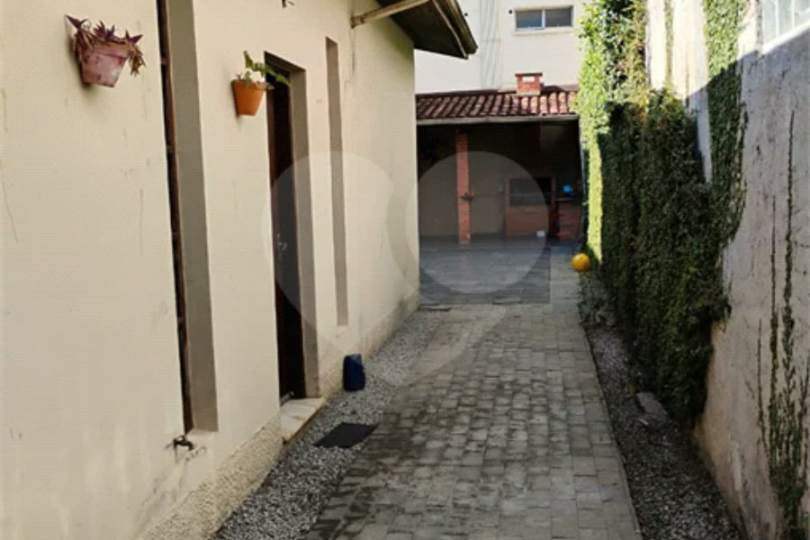 Vende-se ou Aluga-se Casa com 400 m2 na Vila Mascote