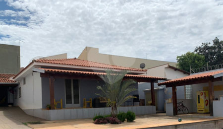 Casa à venda com 4 quartos, sendo 2 suítes, em Campos Ville, Araraquara, SP