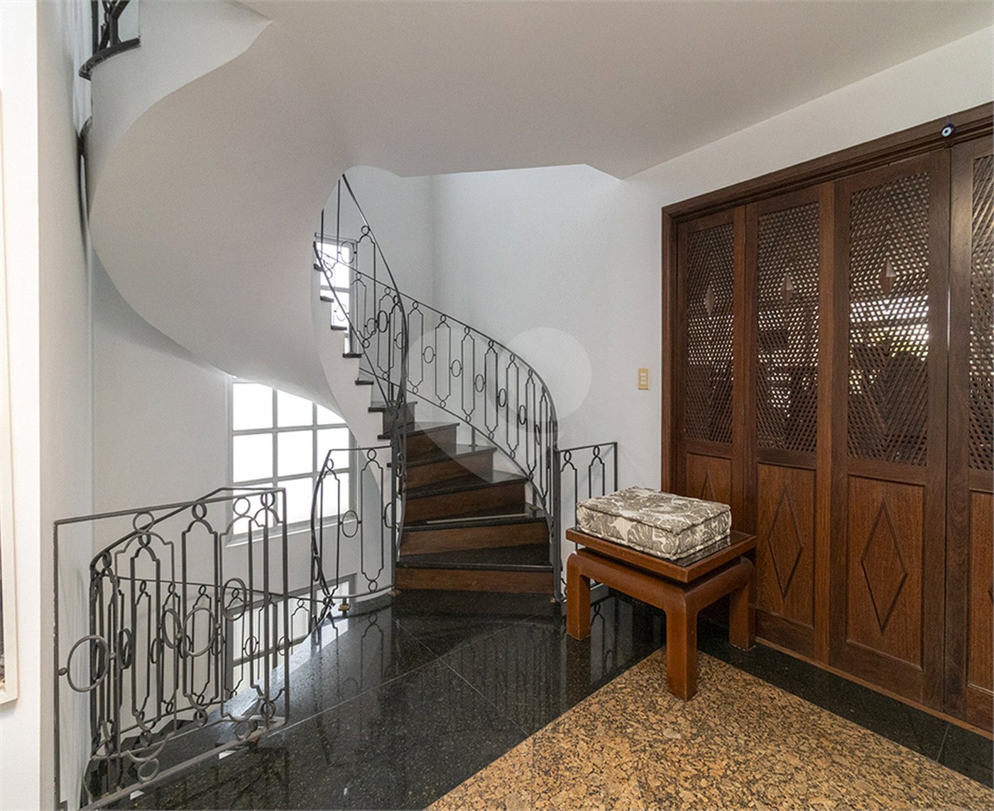Casa à venda com 3 quartos, sendo 2 suítes, em Alto de Pinheiros, São Paulo, SP
