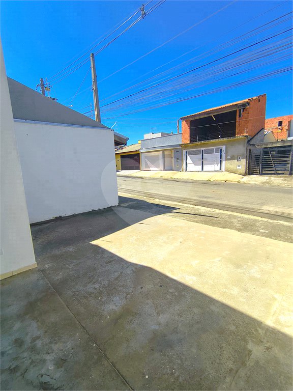 Imóvel disponível para venda com excelente localização e grande potencia, tambèm gerando uma renda passiva todos meses com contrato de aluguel ativo. Salão Comercial Perfeito para quem busca conforto, praticidade e um ótimo investimento