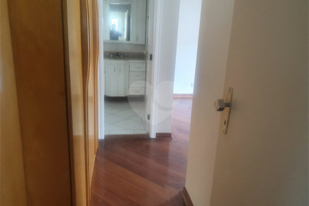 Casa à venda com 4 quartos, sendo 2 suítes,  no condomínio Lake Louise, São Paulo - SP