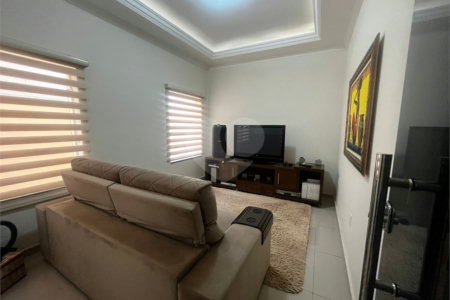 Casa à venda com 4 quartos, sendo 2 suítes, em Vila Nastri, Itapetininga, SP
