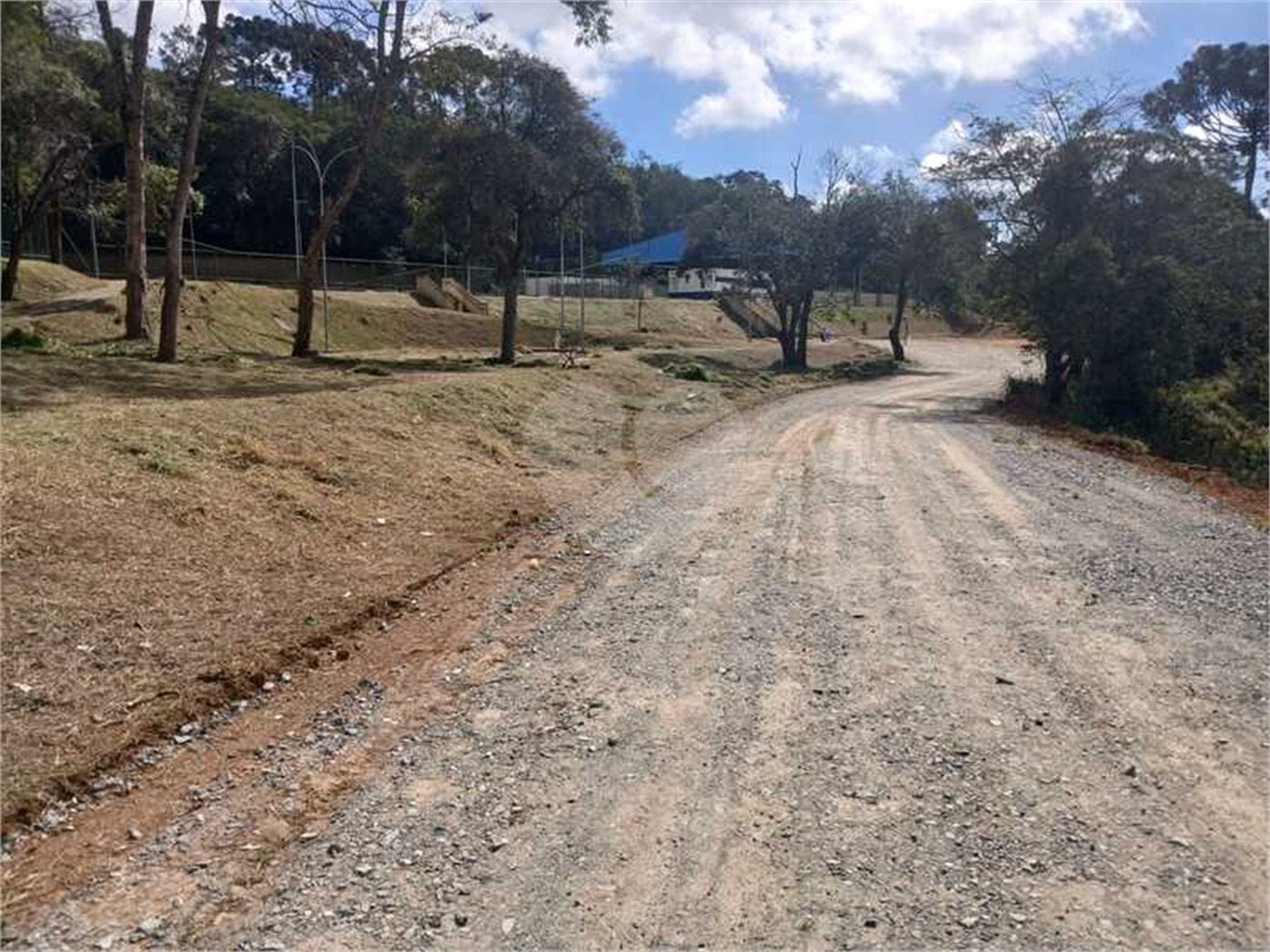Terreno à venda no condomínio Portal dos Pássaros II, Mairinque - SP