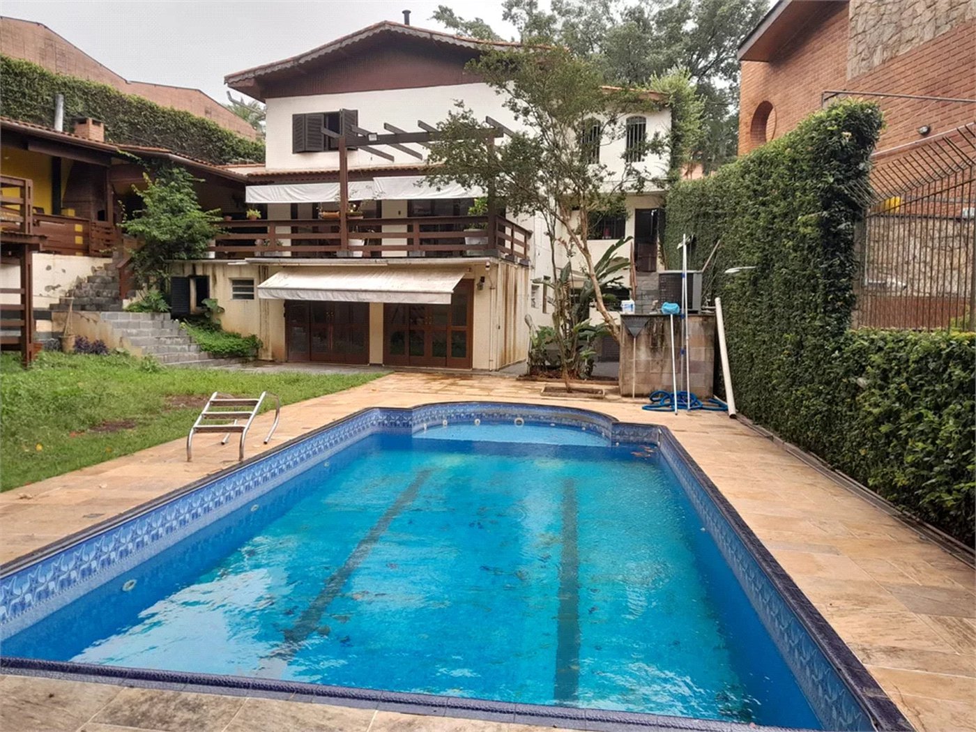 Sobrado à venda com 6 quartos, sendo 3 suítes,  em Rolinópolis, São Paulo, SP