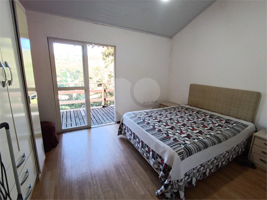 Chácara à venda com 4 quartos, sendo 1 suíte, em Vila Vilma (mailasqui), São Roque, SP