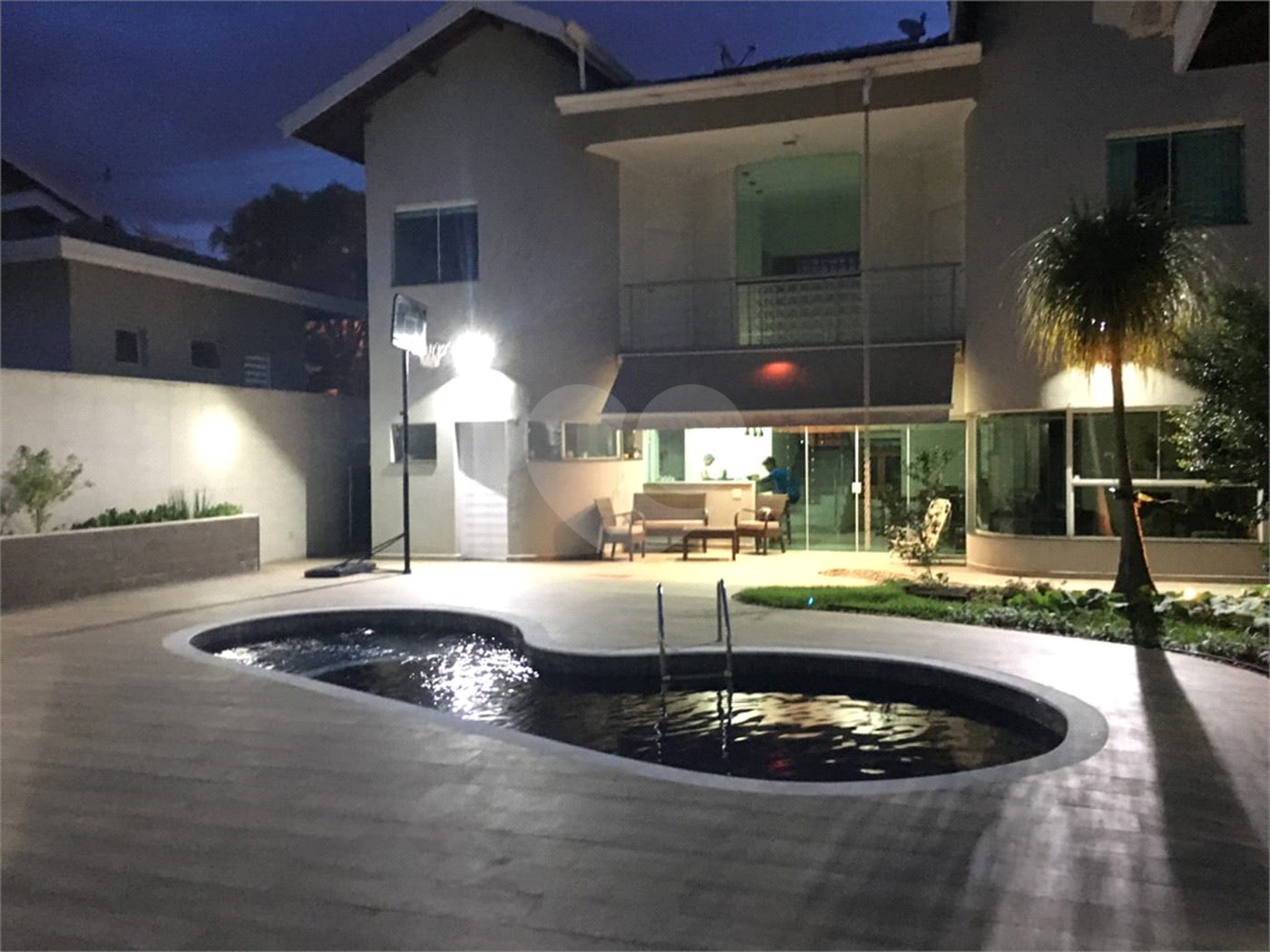 Sobrado à venda ou para alugar com 3 suítes em Villaggio Capríccio, Louveira, SP