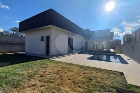 Casa à venda com 4 quartos, sendo 3 suítes,  no condomínio Samballa 3, Atibaia - SP