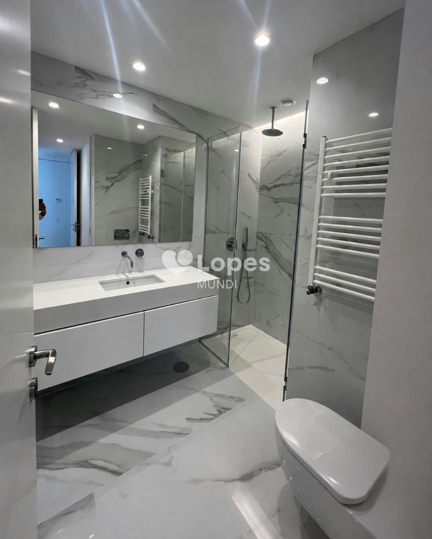 Apartamento T4 à venda em Lordelo do Ouro, Porto, Portugal – 240 m²