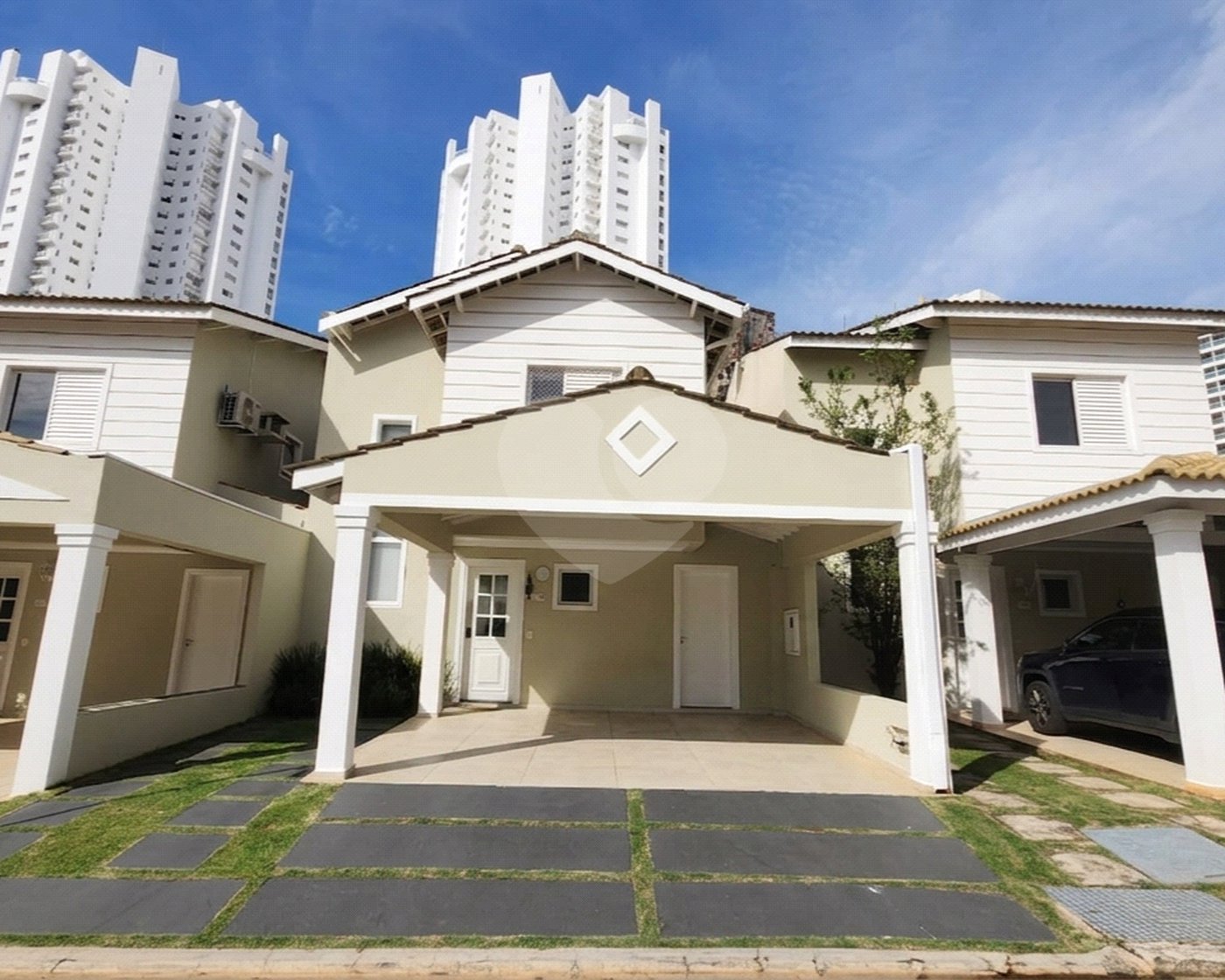 Casa à venda com 3 quartos, sendo 1 suíte,  no condomínio Villa Campolim, Sorocaba - SP