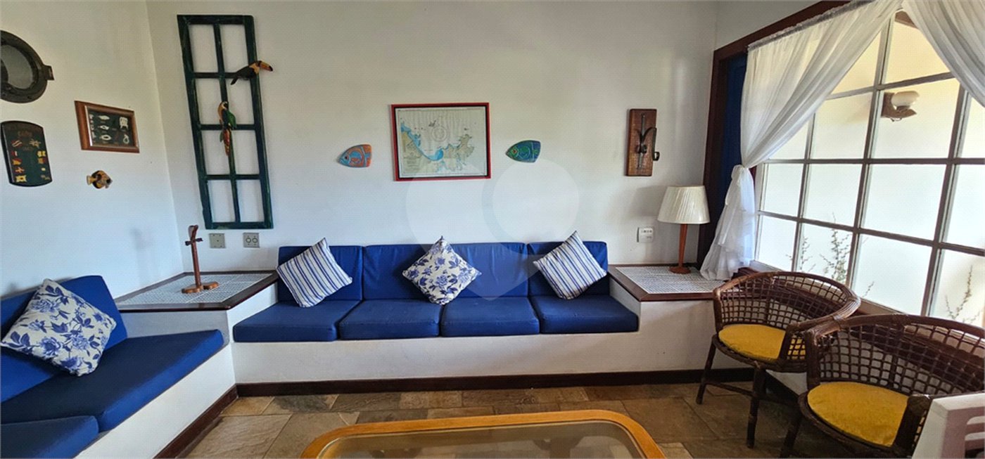 Casa em condomínio à venda ou para alugar com 3 quartos, sendo 2 suítes,  em Praia Rasa, Armação dos Búzios, RJ