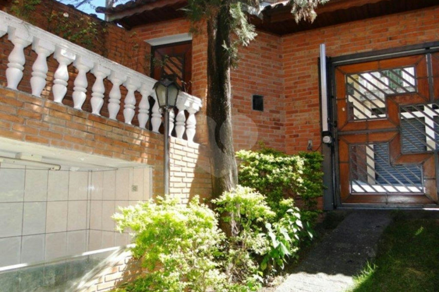 Sobrado à venda com 3 quartos, sendo 1 suíte,  em Vila Gustavo, São Paulo, SP
