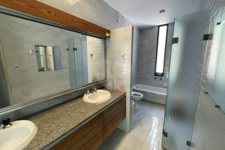 Casa à venda com 4 quartos, sendo 1 suíte,  em Pacaembu, São Paulo, SP