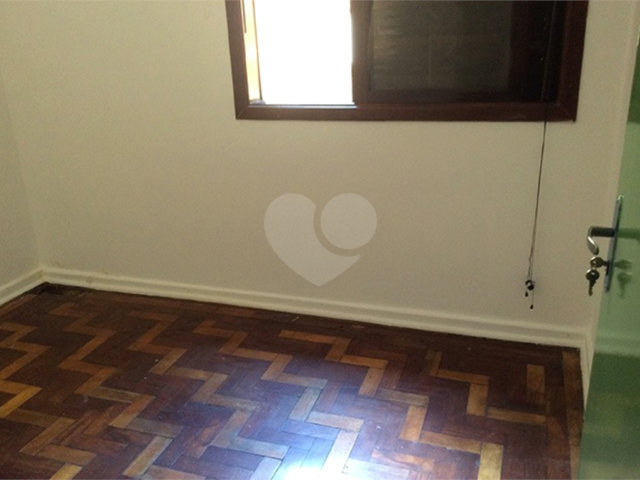 Casa à venda com 4 quartos, sendo 1 suíte,  no condomínio Conselheiro Moreira de Barros, São Paulo - SP