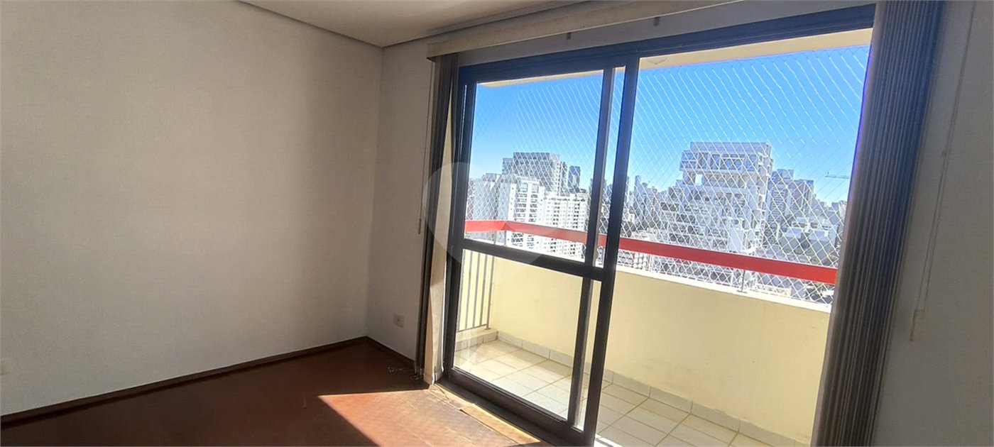 Apartamento à venda com 3 quartos, sendo 1 suíte, em Pinheiros, São Paulo, SP