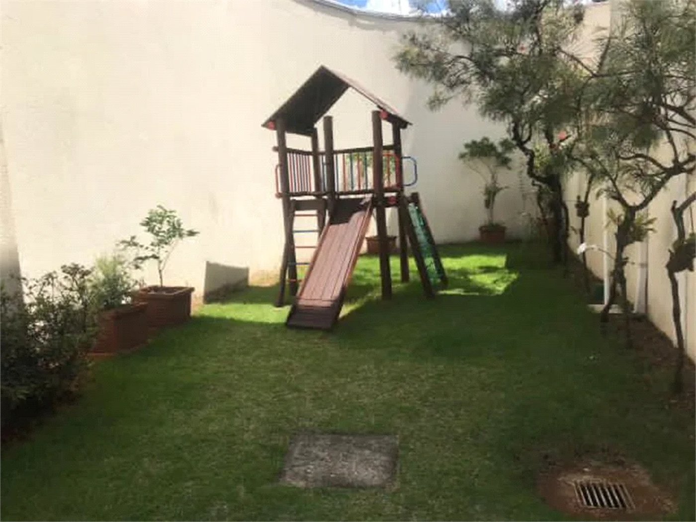 Casa à venda com 3 quartos, sendo 1 suíte,  no condomínio Villas de São Francisco, São Paulo - SP