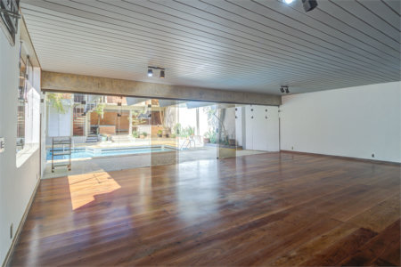 Casa à venda com 5 quartos, sendo 3 suítes, em Alto da Boa Vista, São Paulo, SP