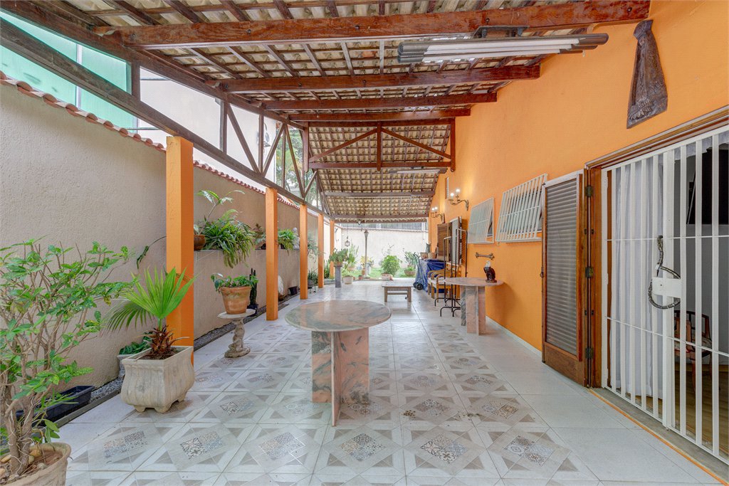 Casa Térrea à venda com 4 quartos, sendo 3 suítes, em Interlagos, São Paulo, SP