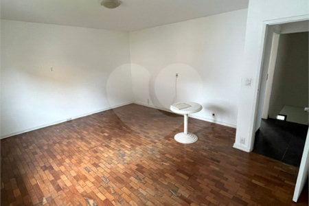 Sobrado à venda com 3 quartos em Vila Nivi, São Paulo, SP