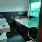Sobrado à venda com 4 quartos, sendo 2 suítes, em Vila Petrópolis, Atibaia, SP