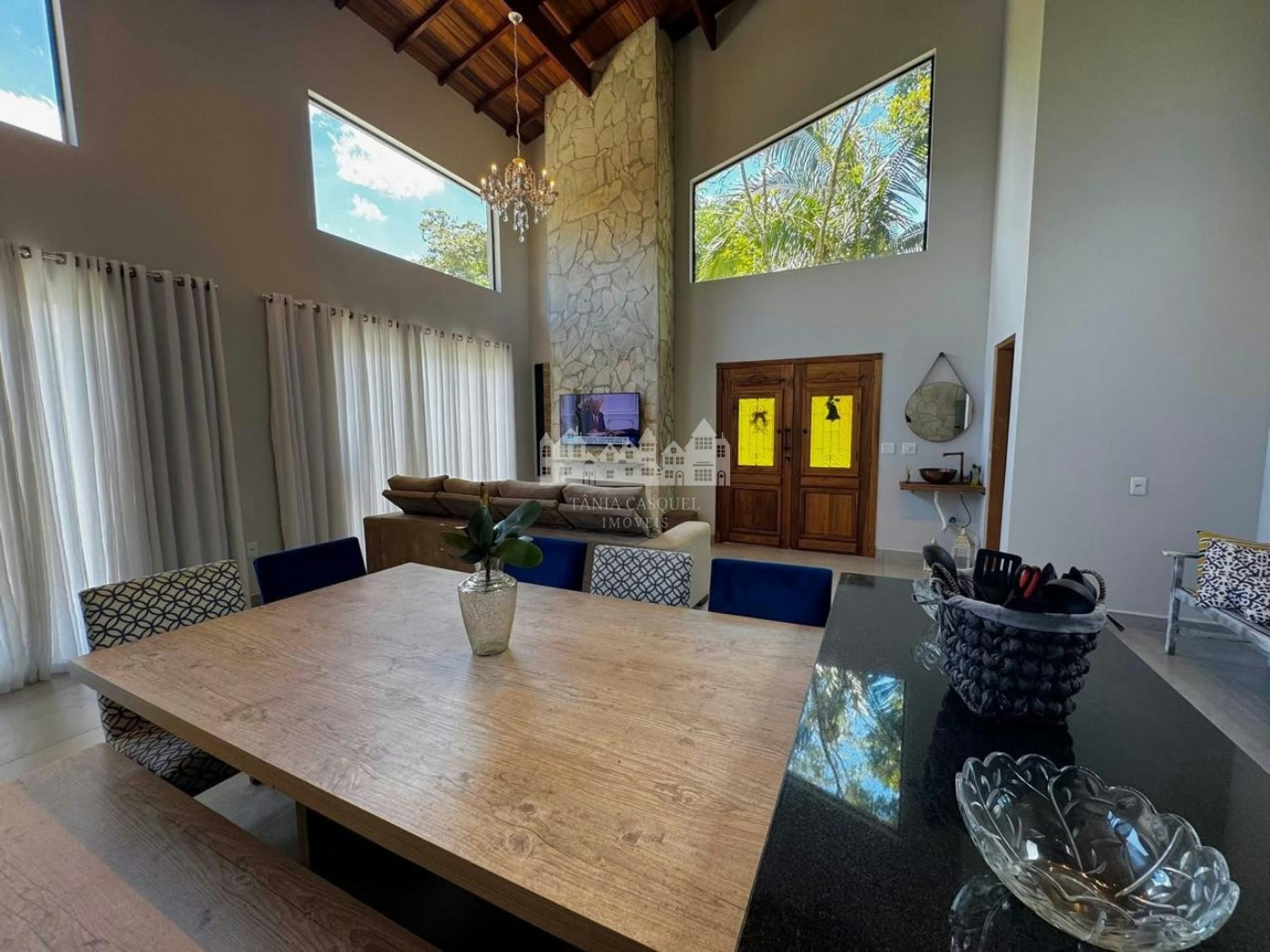 Casa à venda com 4 suítes no condomínio Portal Ouro Verde, Atibaia - SP