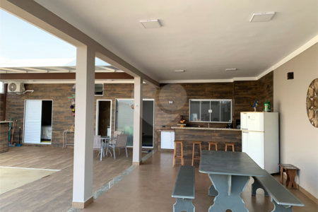 Casa térrea com piscina para venda no Residencial Arcoville