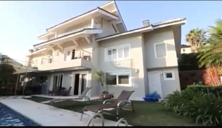 Casa à venda com 5 suítes no condomínio Parque Arco Iris, Atibaia - SP