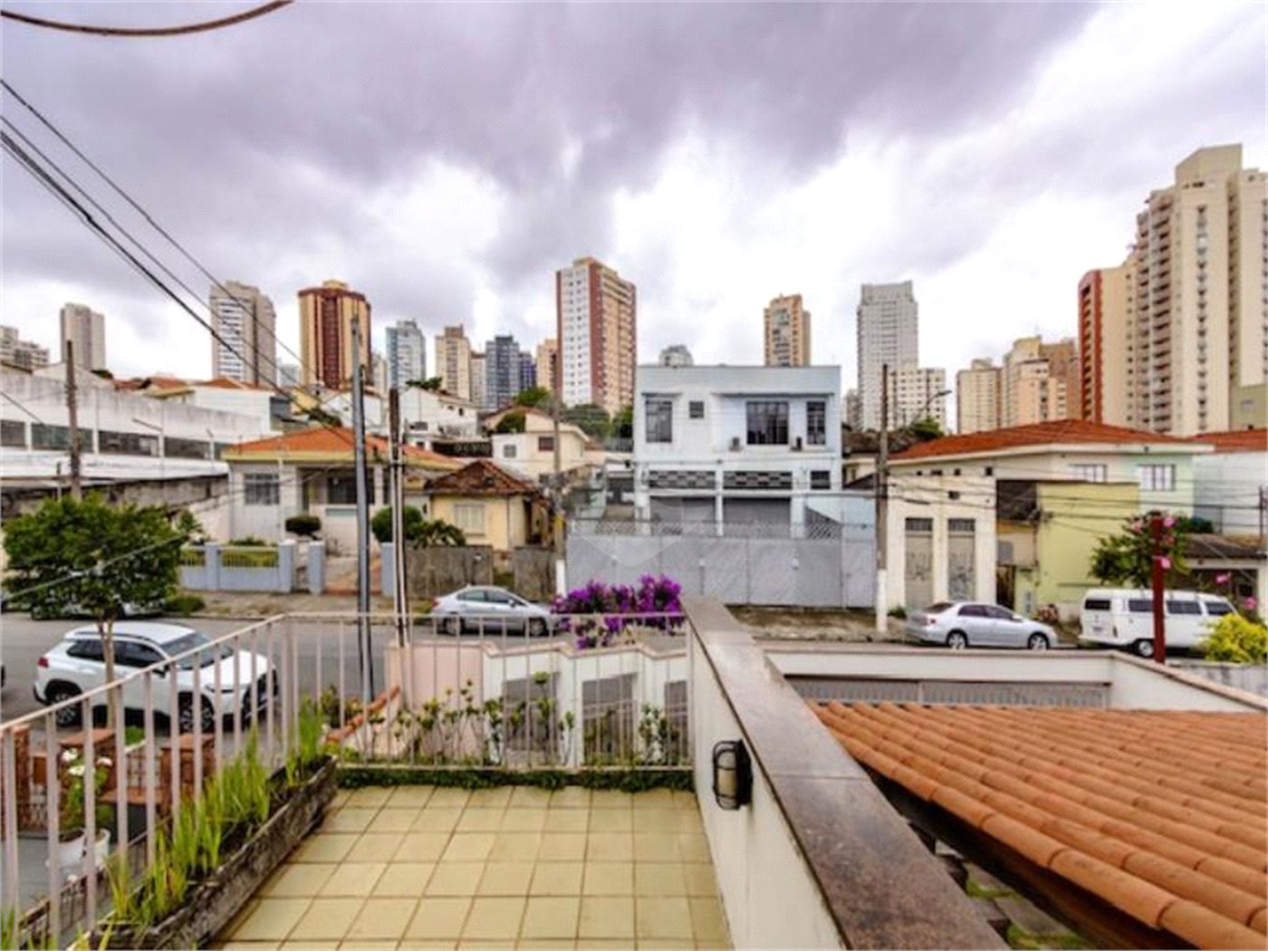 Casa para locação no Jardim da Saúde – São Paulo Imóvel amplo e elegante, com 360 m² de área construída em terreno de 400 m²