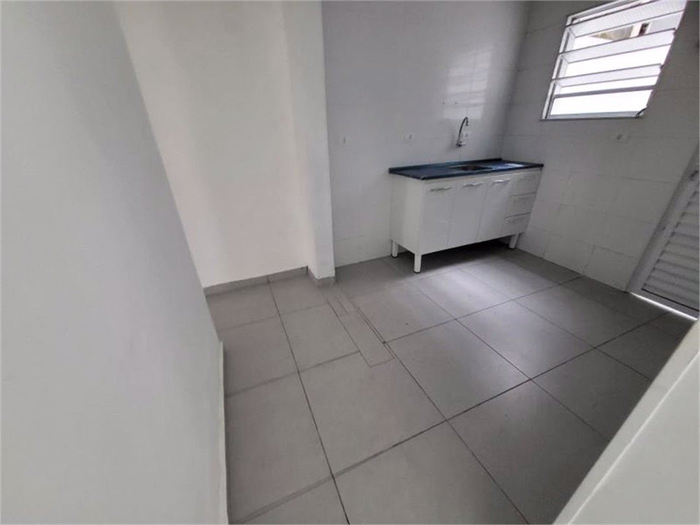 Apartamento Residencial para locação, Gonzaga, Santos - AP0140.