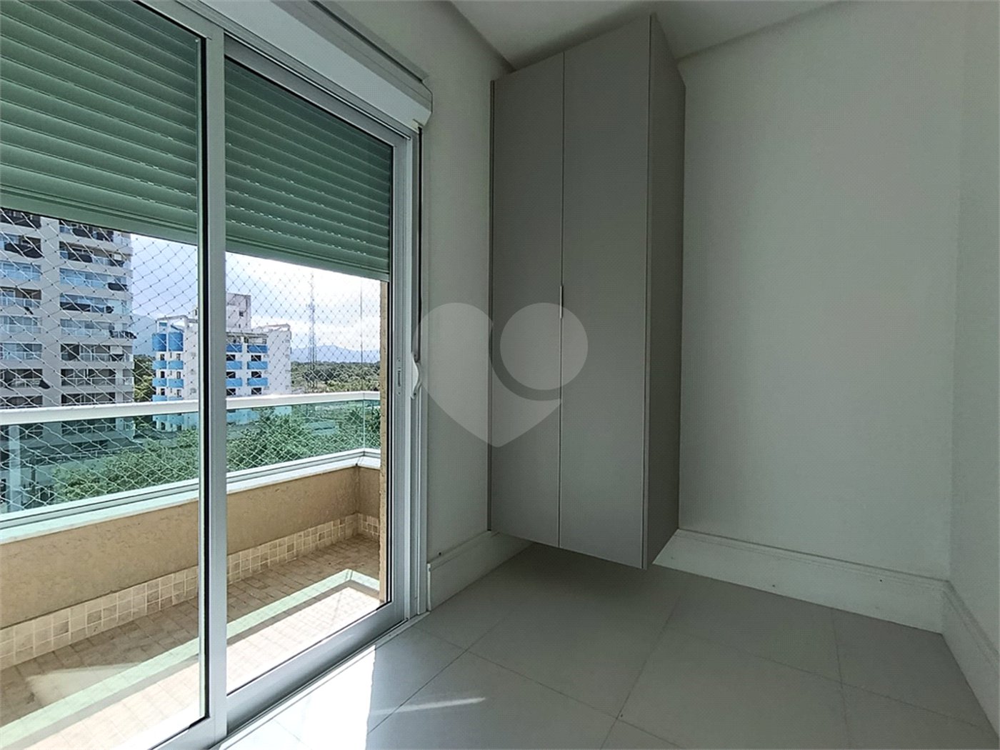 Apartamento para alugar com 3 suítes em Jardim Virgínia, Guarujá, SP