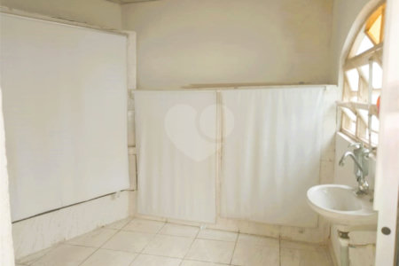 Casa à venda ou para alugar com 7 quartos, sendo 2 suítes, em Jardim Peri Peri, São Paulo, SP