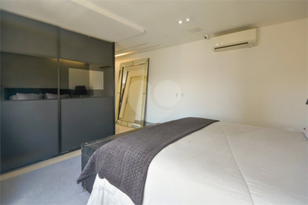 Apartamento à venda com 4 suítes,  em Vila Uberabinha, São Paulo, SP
