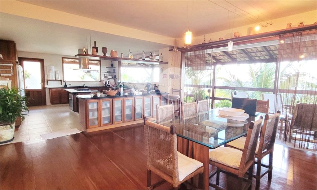 Casa à venda com 3 suítes no Centro, Santa Cruz Cabrália, BA