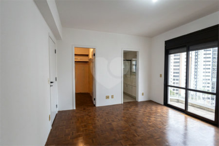 Apartamento para alugar com 3 suítes em Moema, São Paulo, SP
