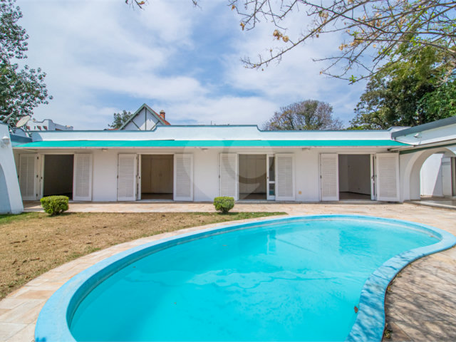 Casa Térrea à venda com 5 quartos, sendo 2 suítes,  em Jardim Marajoara, São Paulo, SP