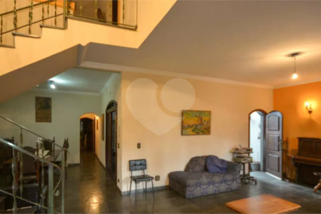 Casa à venda com 4 quartos, sendo 2 suítes, em Vila Mariana, São Paulo, SP