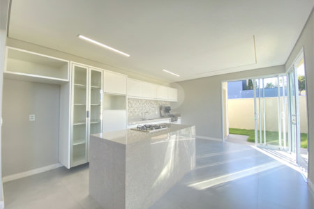 Casa à venda com 3 quartos, sendo 1 suíte, no condomínio Reserva Central Parque, Salto - SP