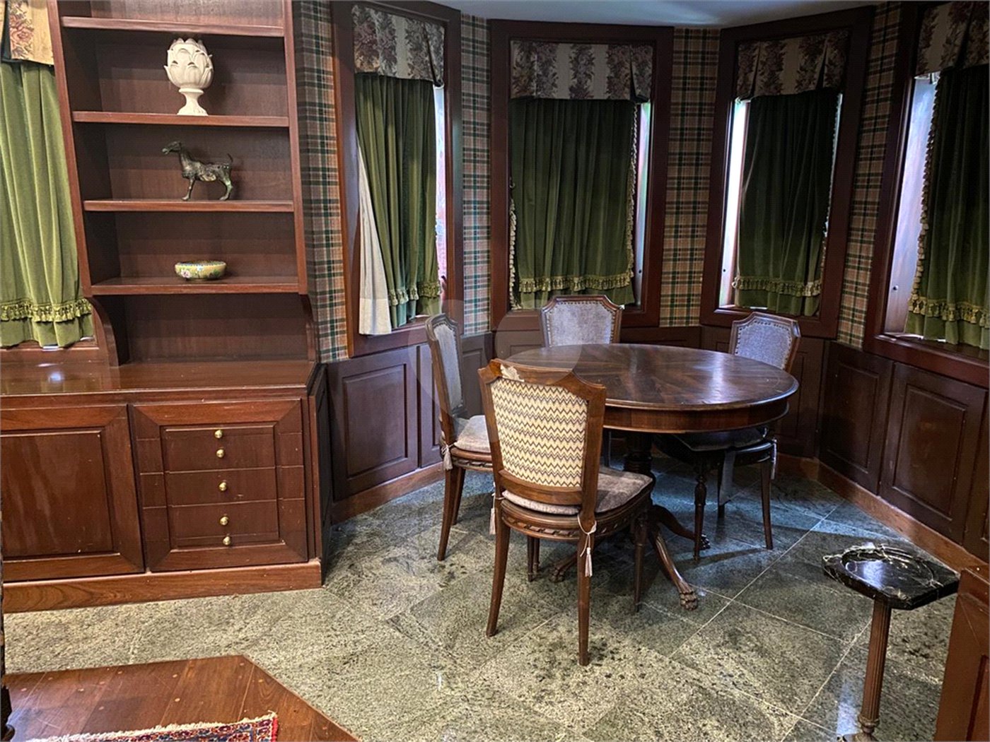 Casa à venda ou para alugar com 5 quartos, sendo 3 suítes,  em Fazenda Morumbi, São Paulo, SP