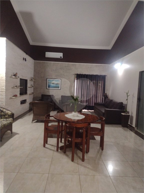 Casa à venda com 3 quartos, sendo 1 suíte, no condomínio Acmti - Colinas do Mosteiro, Terras de Itaici e Recanto dos Pássaros, Indaiatuba - SP