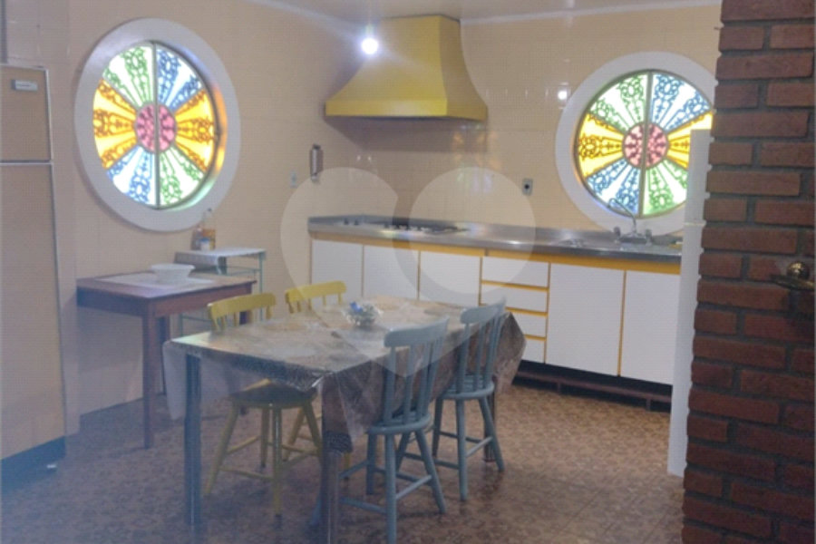 Casa à venda com 4 quartos, sendo 2 suítes,  no condomínio Cinco Lagos, Mairiporã - SP