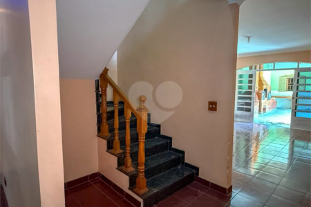Sobrado à venda com 3 quartos, sendo 1 suíte, em Cidade Líder, São Paulo, SP