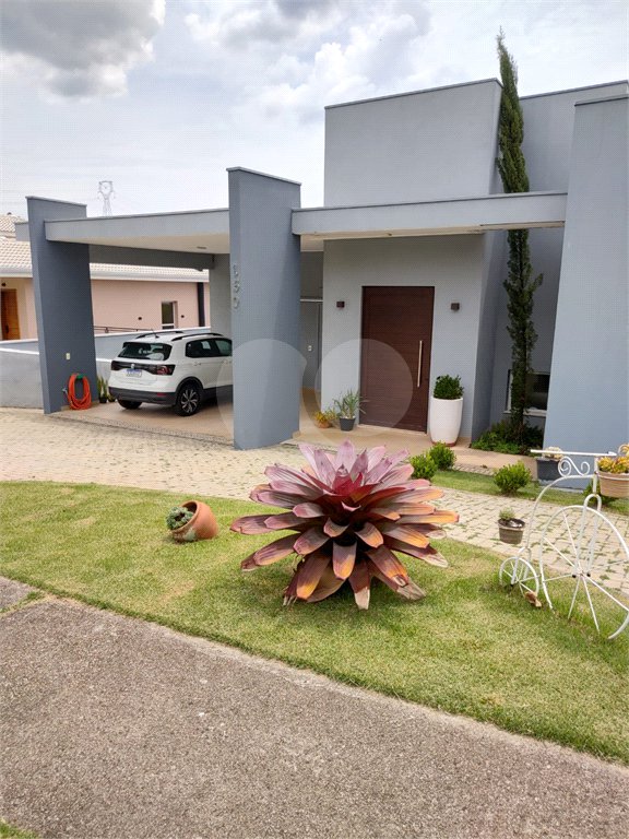 Casa à venda com 4 quartos, sendo 2 suítes, no condomínio Residencial Villaggio Paradiso, Itatiba - SP