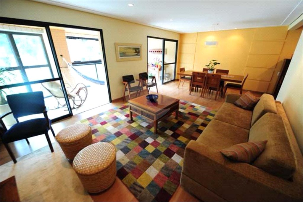 Apartamento à venda ou para alugar com 3 quartos, sendo 2 suítes, em Jardim Morumbi, São Paulo, SP