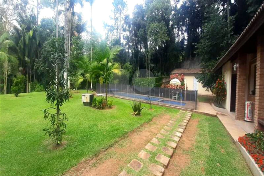 Sobrado à venda com 4 suítes em Serra da Cantareira, Mairiporã, SP