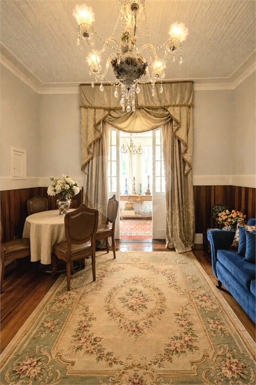 Casa à venda com 7 quartos, sendo 1 suíte, em Cosme Velho, Rio de Janeiro, RJ