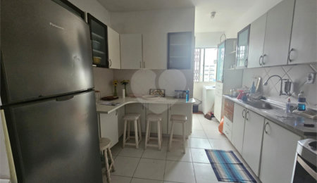 Cobertura à venda com 3 quartos, sendo 1 suíte,  no Centro, Cabo Frio, RJ