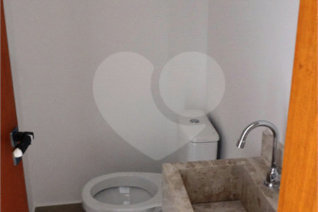 Sobrado à venda com 3 quartos, sendo 1 suíte,  em Vila Nivi, São Paulo, SP
