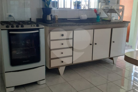 Sobrado à venda com 4 quartos em Vila Correa, Ferraz de Vasconcelos, SP